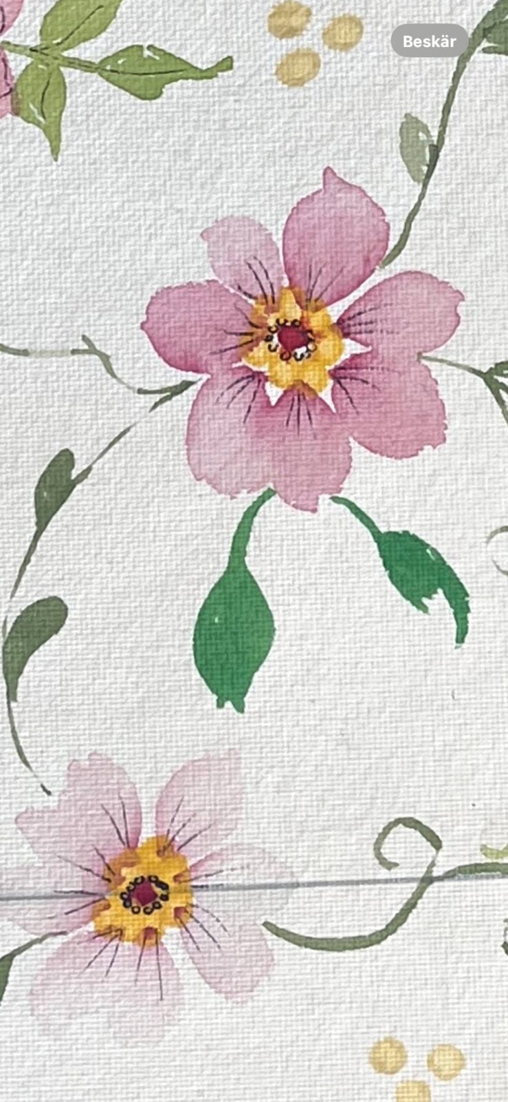 Akvarell av rosa blomma med gröna blad